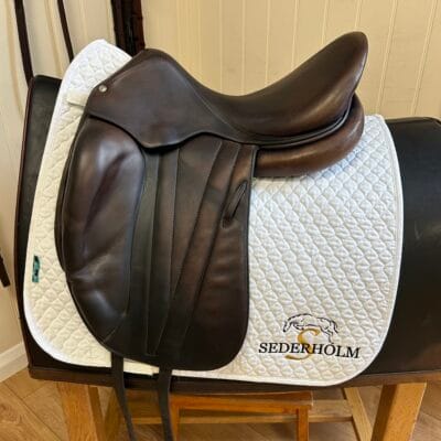 Butet 18" Dressage Saddle