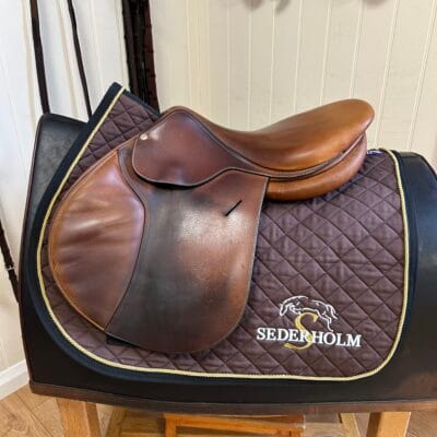 Butet 17" Flat Seat Jump Saddle